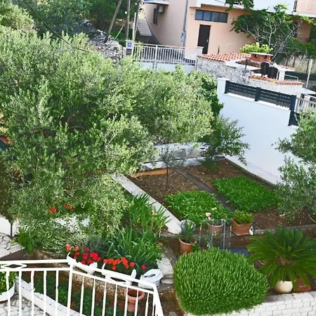Apartment Mihovilovi *